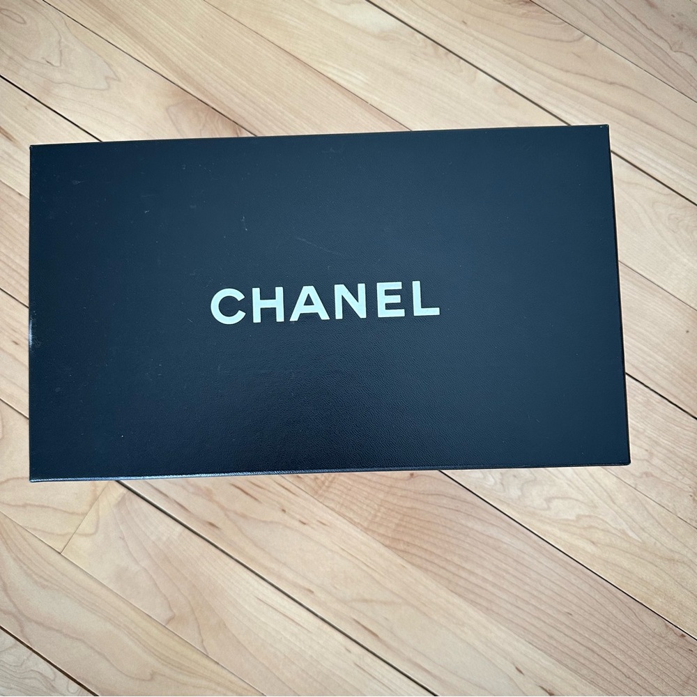 CHANEL Cream Heels with Camellia Floral Accent - Picture 13 of 16